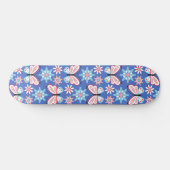 Blume und Schmetterlinge Skateboard (Horizontal)