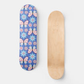 Blume und Schmetterlinge Skateboard (Vorderseite)