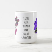Blume und Schmetterlinge, Vers 2 Korinther 5:7 Kaffeetasse (Mittel)
