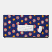 Blume und Sonnenmuster mit dunkelblauem Hintergrun Schreibtischunterlage (Tastatur & Maus)