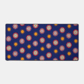 Blume und Sonnenmuster mit dunkelblauem Hintergrun Schreibtischunterlage (Vorderseite)