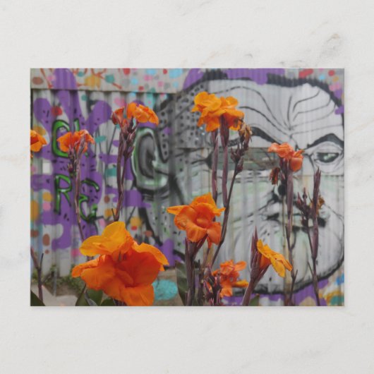 Blume und Street Art in Valparaiso, Chile Postkarte (Vorderseite)