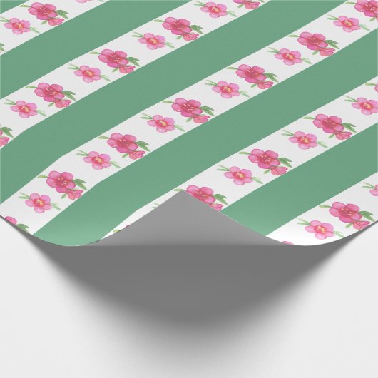 Blume und Streifen in Aquarellfarbe Rosa und Grün Geschenkpapier (Ecke)