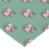 Blume von Pastel Apple auf grünem Tablettenkern Tischdecke (Schrägansicht)