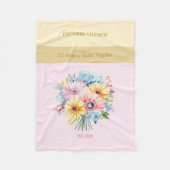 Blume zum 50-jährigen Goldjubiläum rosa Fleecedecke (Vorderseite)