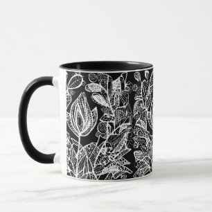 Blumen aus Spitze auf schwarzem Hintergrund Tasse
