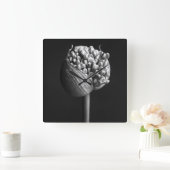 Blumen | B&W Allium Blume Bud Quadratische Wanduhr (Zuhause)