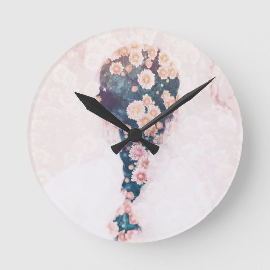 Blumen-Borten-Pastellrosa-weiße runde Wand Wanduhr (Vorderseite)