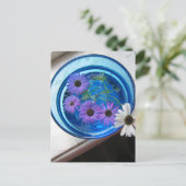 Blumen im blauen Pool Postkarte (Stehend Vorderseite)
