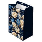 Blumen im viktorianischen Stil Geschenktasche blau Mittlere Geschenktüte (Vorderseite Schrägansicht)