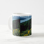 Blumen in dem zwei Medicine See - Kaffeetasse (Vorderseite Links)