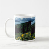 Blumen in dem zwei Medicine See - Kaffeetasse (Links)