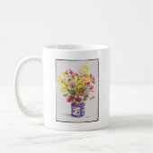 Blumen in einem chinesischen Glas Kaffeetasse (Links)
