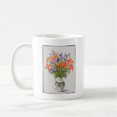 Blumen in einem Schwarzweiss-Krug Kaffeetasse (Links)
