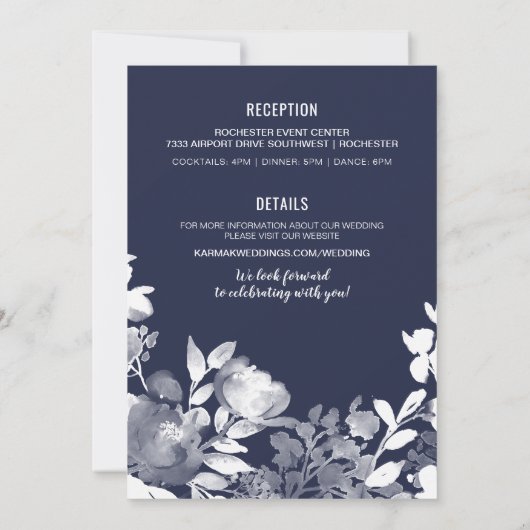 Blumen in einer Hochzeitseinladung (Navy Blue) Einladung (Rückseite)