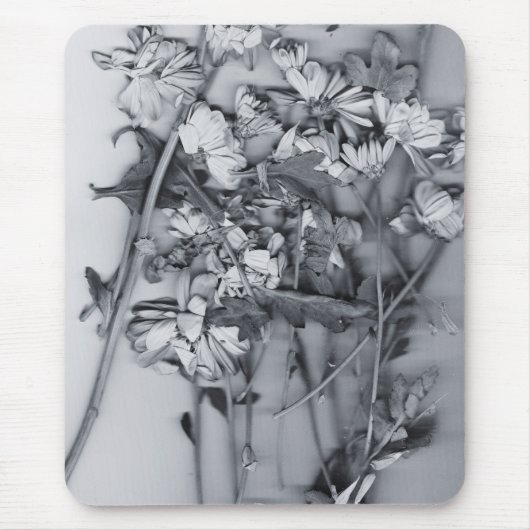 Blumen in Schwarz und Weiß Mousepad (Vorne)