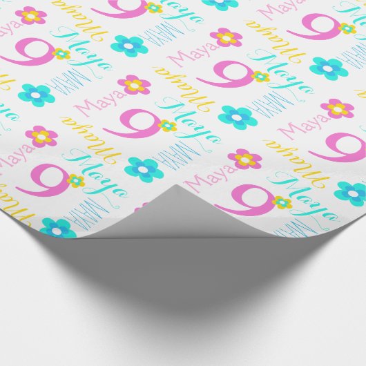 Blumen-individueller Name Maya scherzt Geschenkpapier (Ecke)