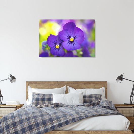 Blumen | LILA STIEFMÜTTERCHEN Leinwanddruck (Insitu (Schlafzimmer))