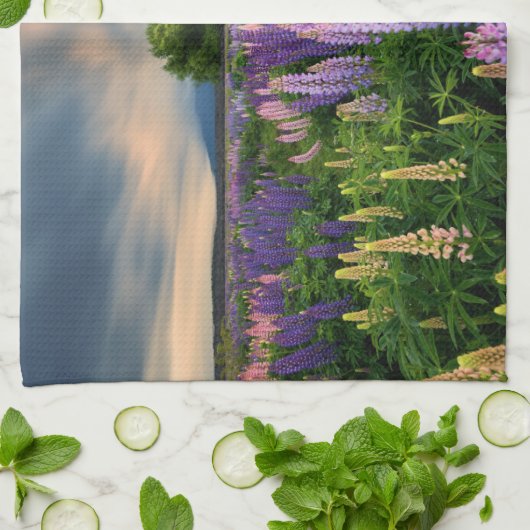 Blumen | Lupinefeld in Neuseeland Geschirrtuch (Gefaltet)