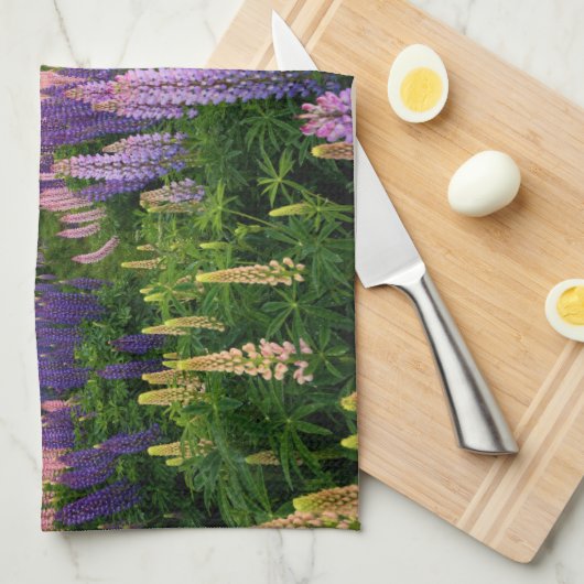 Blumen | Lupinefeld in Neuseeland Geschirrtuch (Viertel Falte)