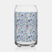 Blumen-Patchwork-Vogelhäuschen und himmelblauer Hi