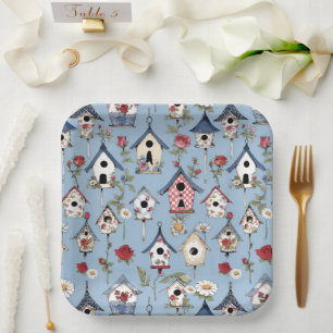 Blumen-Patchwork-Vogelhäuschen und himmelblauer Hi Pappteller