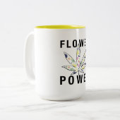 Blumen-Power Zweifarbige Tasse (Vorderseite Links)