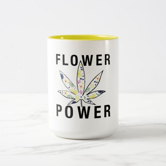 Blumen-Power Zweifarbige Tasse (Mittel)