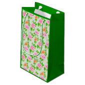 Blumen-Rosa-Rosen-Muster Kleine Geschenktüte (Rückseite Schrägansicht)