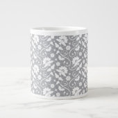 Blumen-Spitzenmuster Jumbo-Tasse (Vorderseite)