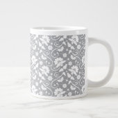 Blumen-Spitzenmuster Jumbo-Tasse (Rechts)