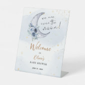 Blumen über der Mond Babydusche Empfang Sockelschild (Vorderseite)