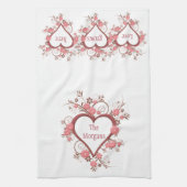 Blumen und Herz-Liebe wächst hier und Familienname Handtuch (Vertikal)