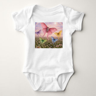 Blumen- und Motten-Muster für ein Baby-T-Shirt Baby Strampler