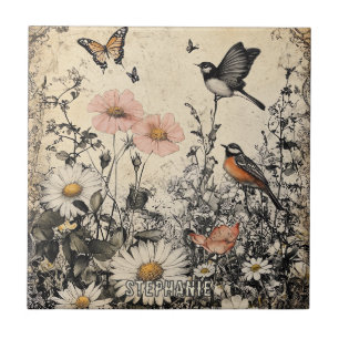 Blumen, Vögel und Schmetterling auf gealtertem Pap Fliese