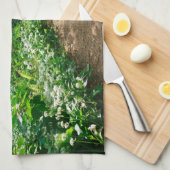 Blumen | Weiße Wildblumen im Wald Geschirrtuch (Viertel Falte)