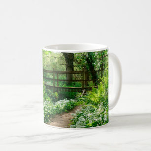 Blumen Weiße Wildblumen im Wald Kaffeetasse