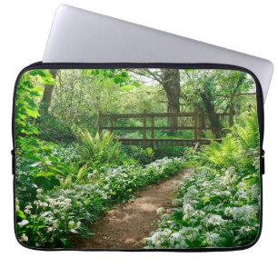 Blumen Weiße Wildblumen im Wald Laptopschutzhülle
