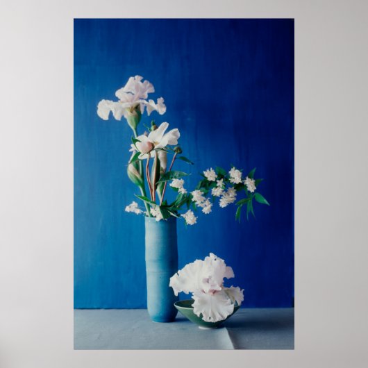 Blumen | White Iris in Vase Poster (Vorne)