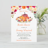 Blumenaubst Orange Pumpkins Brautparty Einladung (Stehend Vorderseite)