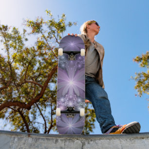 Blumenbett-Trendige glänzende abstrakte Fraktalkun Skateboard