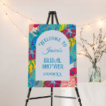 Blumenblau Art Deco Vintages Brautparty Willkommen Poster<br><div class="desc">Herzlich willkommen in Ihrem Brautparty mit diesem hübschen gelb-rosa blauen Deko-Schild! Der Hintergrund ist mit einem Vintagen Blumenmuster von Edouard Benedictus (1878-1930),  einem französischen Dekorator und Maler,  gestaltet. Die Schriftart sind im Jugendstil der 20er Jahre gehalten. Freuen Sie sich auf Ihr Brautparty mit diesem farbenfrohen,  rotierenden 20er-Design.</div>