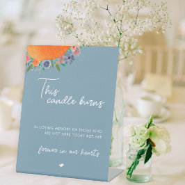 Blumenblau in dieser Kerze verblasst in der lieben Sockelschild