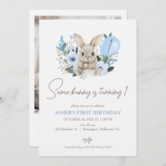 Blumenblauer Foto Bunny macht einen Geburtstag Einladung (Vorne/Hinten)