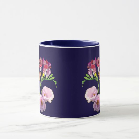 Blumenblauer Tasse mit Name (Zentrum)