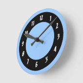Blumenblauer und schwarze Kreise Runde Wanduhr (Winkel)