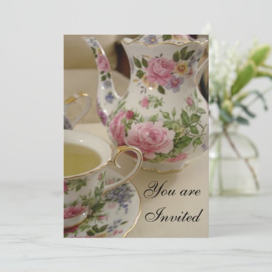 Blumenbrauttee-Party Einladung (Stehend Vorderseite)
