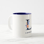 Blumenbrief L Navy Blue Monogram Zweifarbige Tasse (Vorderseite Links)