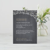 Blumenchalkboard rustikale Hochzeitsunterkünfte Begleitkarte (Stehend Vorderseite)