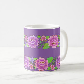 Blumendekorationen in Lila Kaffeetasse